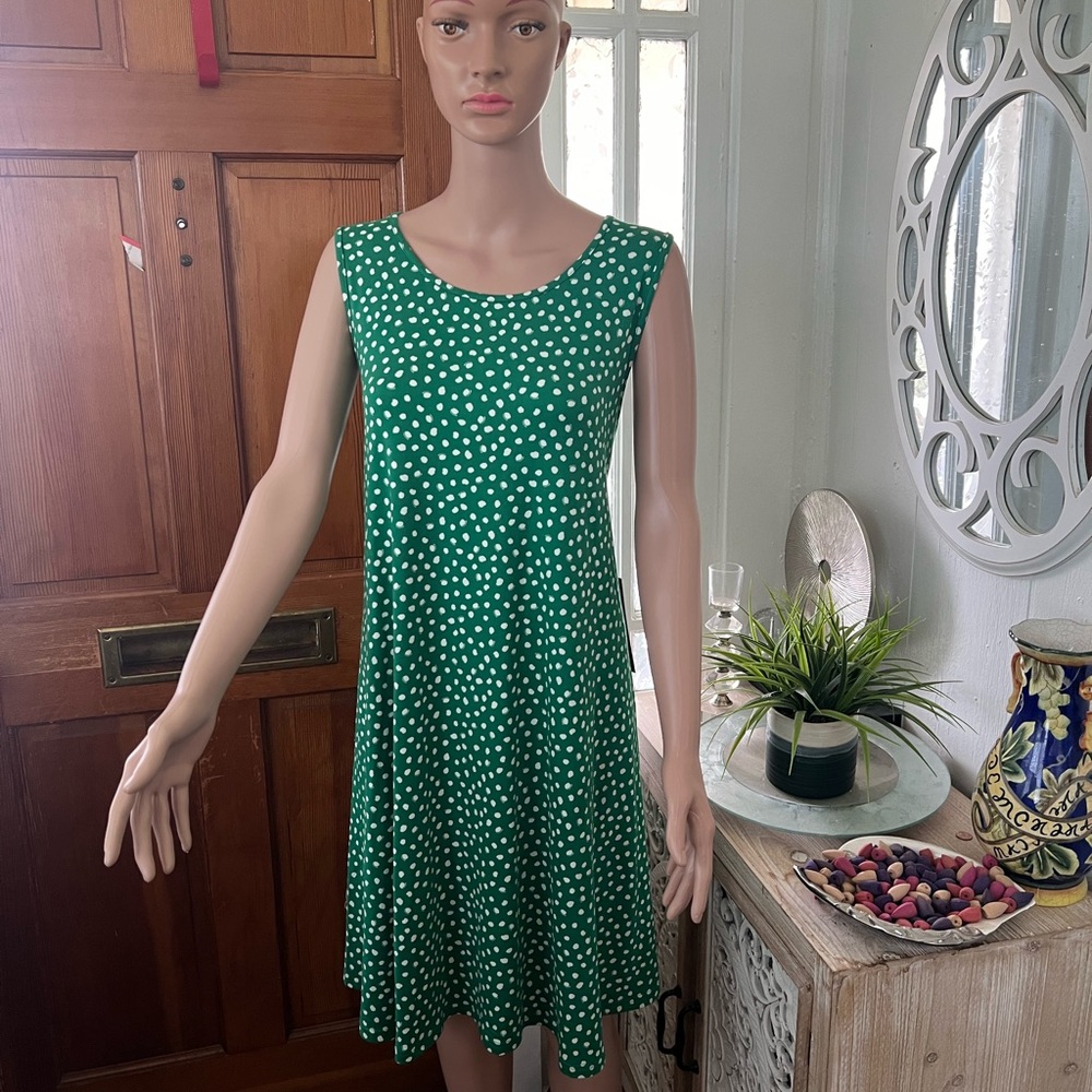 Elizabeth & Nicole Dress, XL, Green with White Poka Dots and Side Pockets. NWT